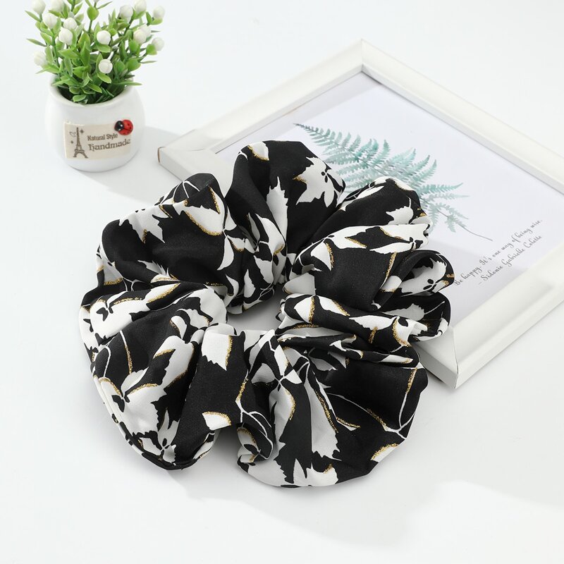 

1pc Floral Scrunchie, Black