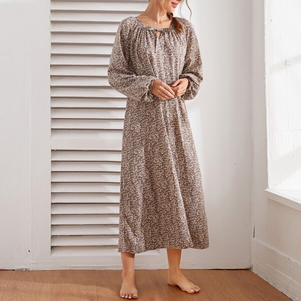 

Tie Neck Ditsy Floral Nightdress, Multicolor