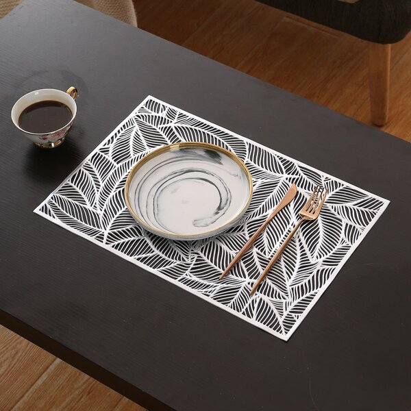 

Leaf Hollow Placemat, Silver