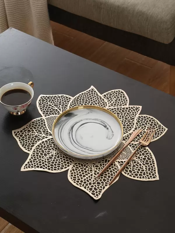 Leaf Shaped Hollow Placemat