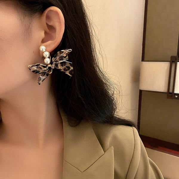 

Серьги с бантом и искусственными жемчугами, Кофейный коричневый