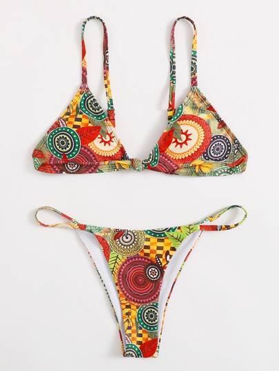 مجموعة بيكيني مثلث بطباعة أوراق و أشكال هندسية لصيف على الشاطئ