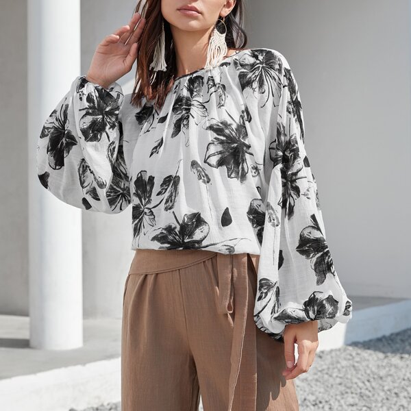 

Lantern Sleeve Floral Top, Black and white