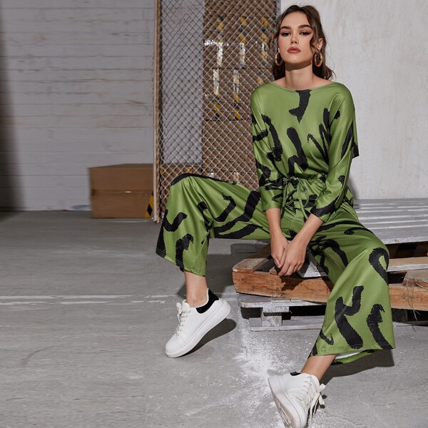 

Graphic Drawstring Waist Buttoned Keyhole Jumpsuit, Army green