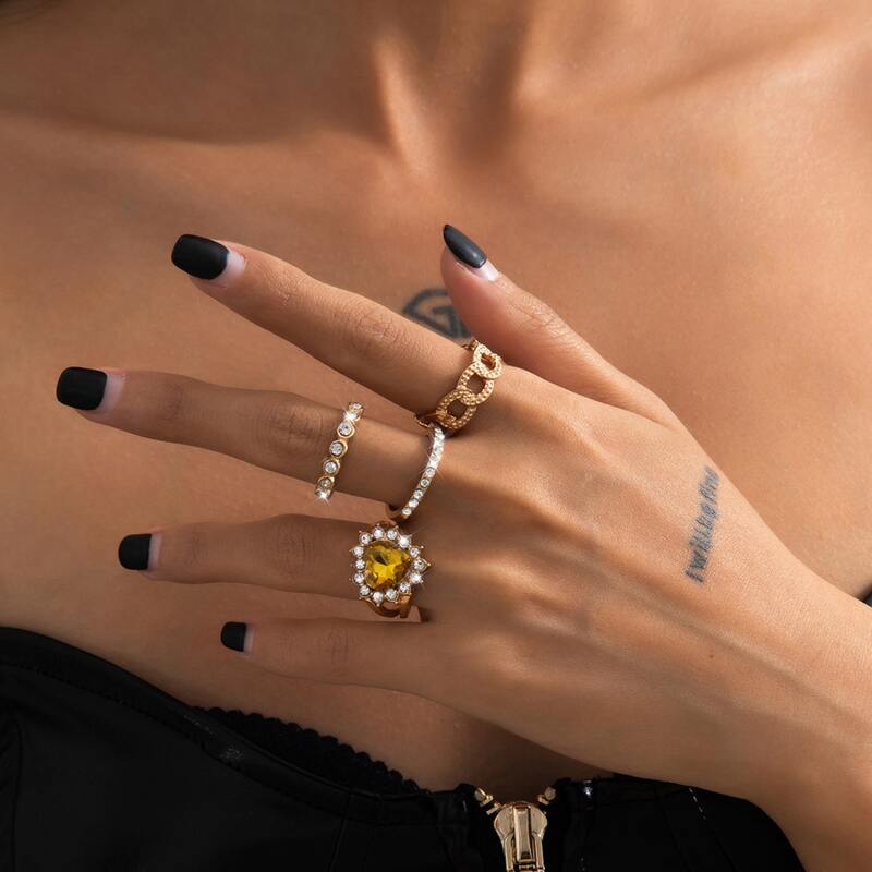 

4pcs Rhinestone Heart Ring, Gold