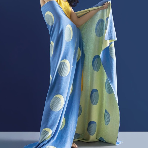 

Circle Pattern Knitted Blanket, Multicolor