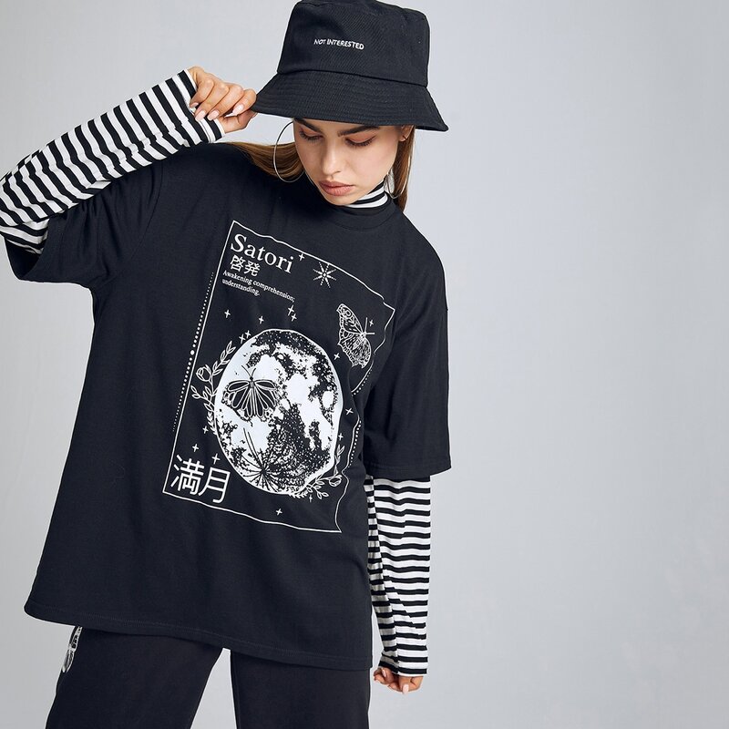 

Letter Moon & Butterfly Graphic Oversized Tee, Black