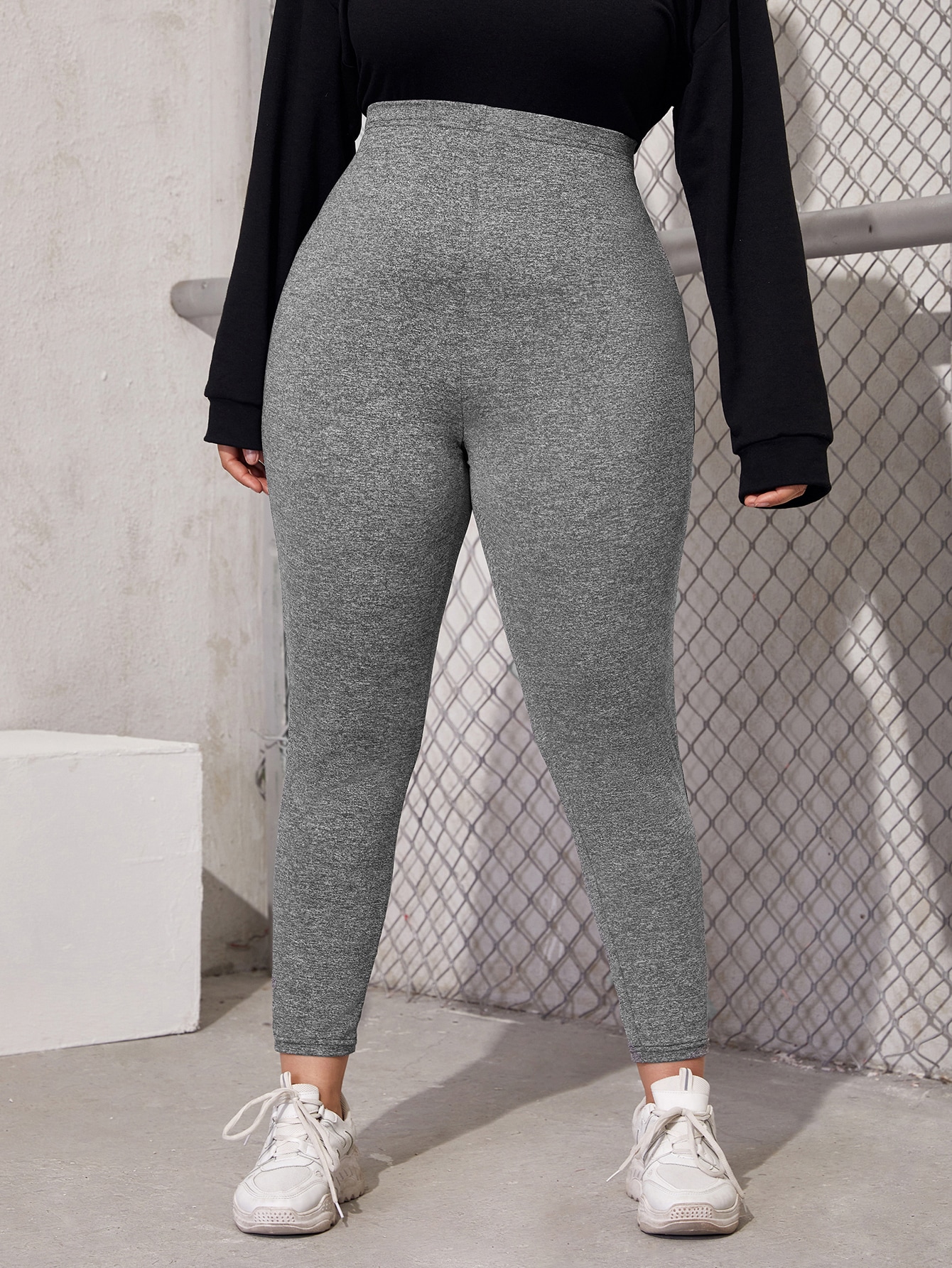 Plus Solid Cropped Leggings thumbnail