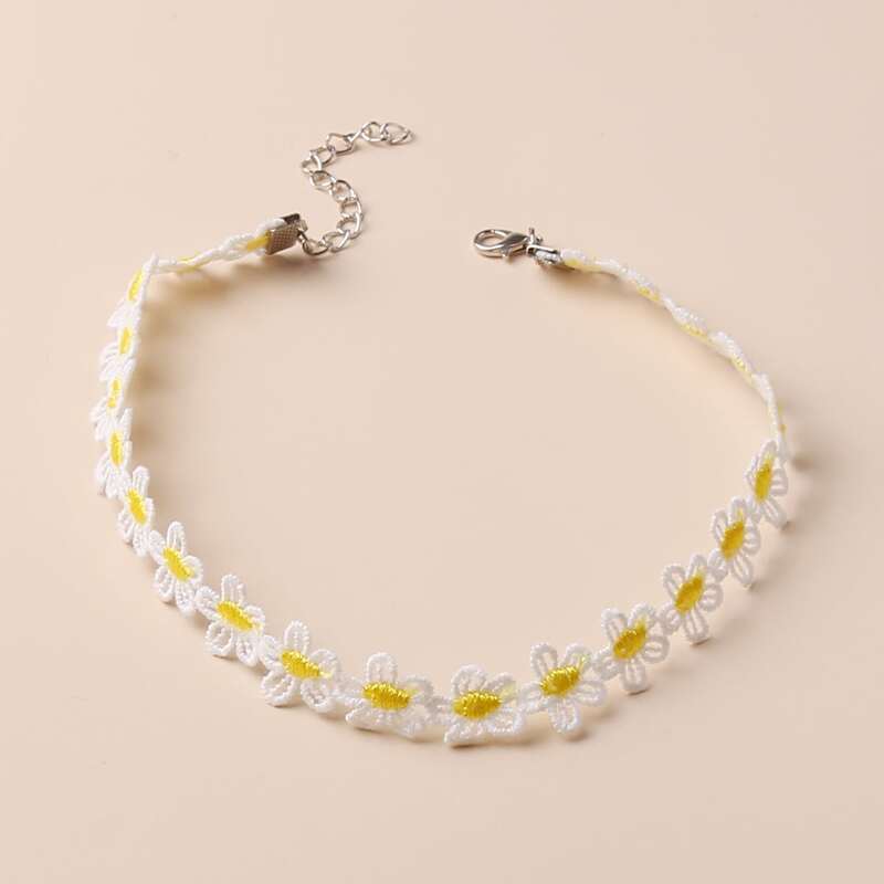

Daisy Decor Choker, White