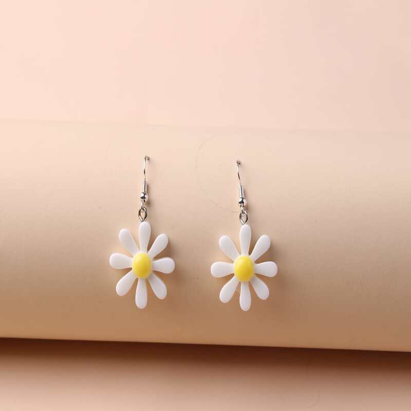 

Daisy Drop Earrings, White