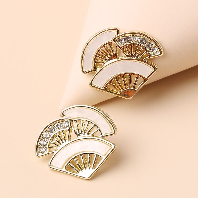 

Fan Design Stud Earrings, White