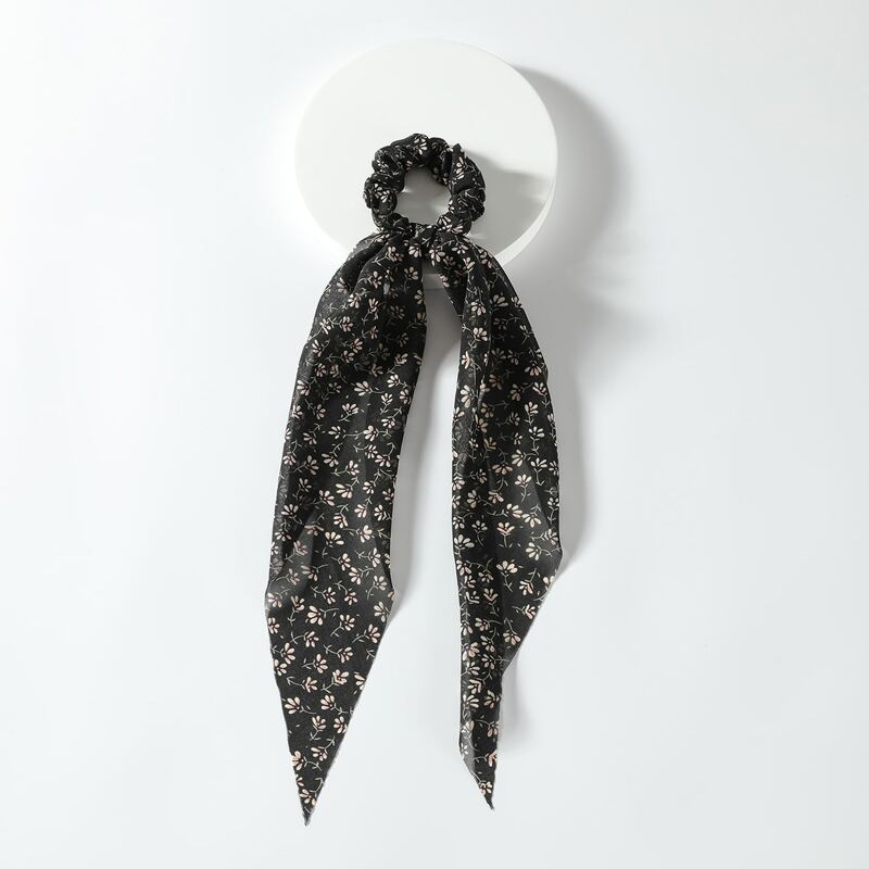 

Ditsy Floral Print Scrunchie Scarf, Black