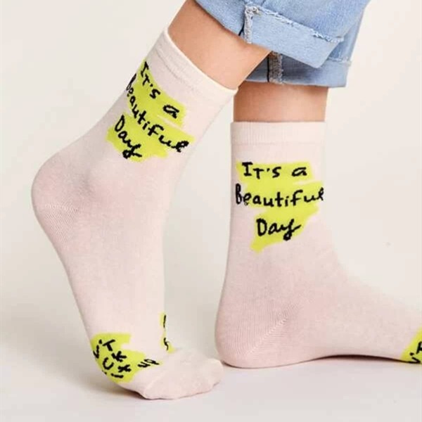 

Letter Graphic Crew Socks, Pink