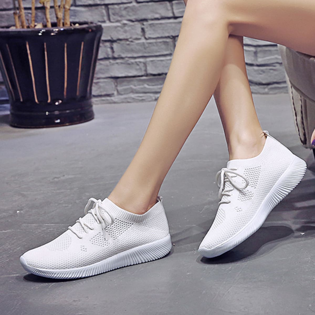 

Lace Up Decor Knit Running Shoes, White