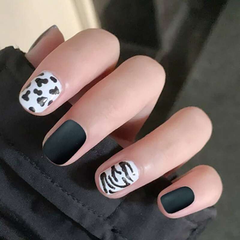 

24pcs Cow Print & Zebra Stripe Fake Nail, Multicolor