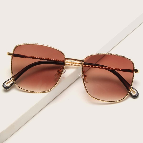 

Metal Frame Tinted Lens Sunglasses
