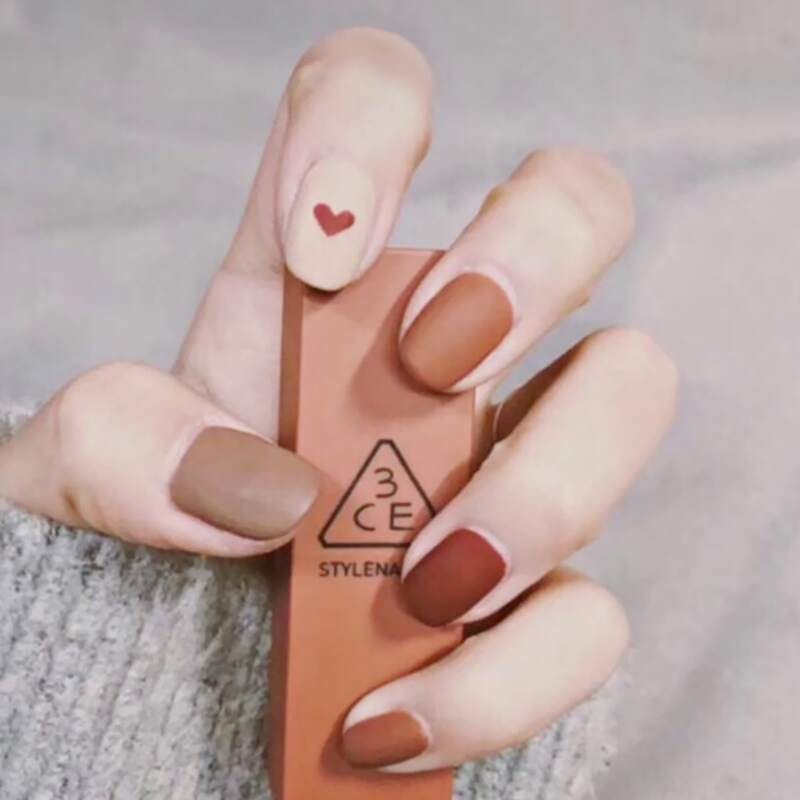 

24pcs Heart Colorblock Fake Nail, Multicolor