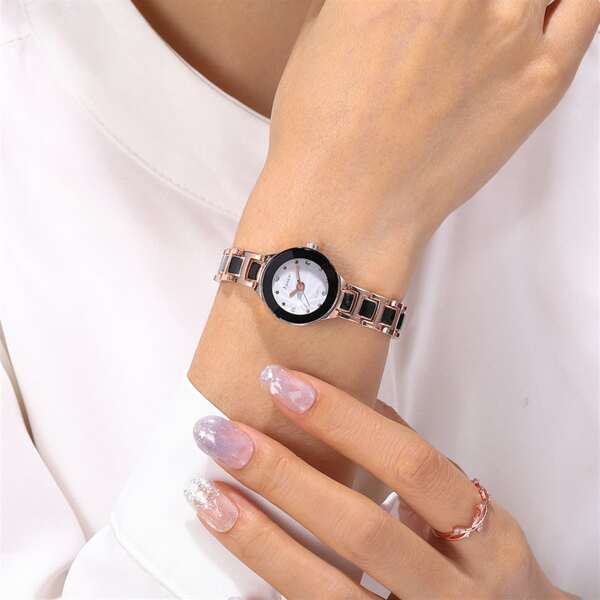 

Rhinestone Decor Dial Watch