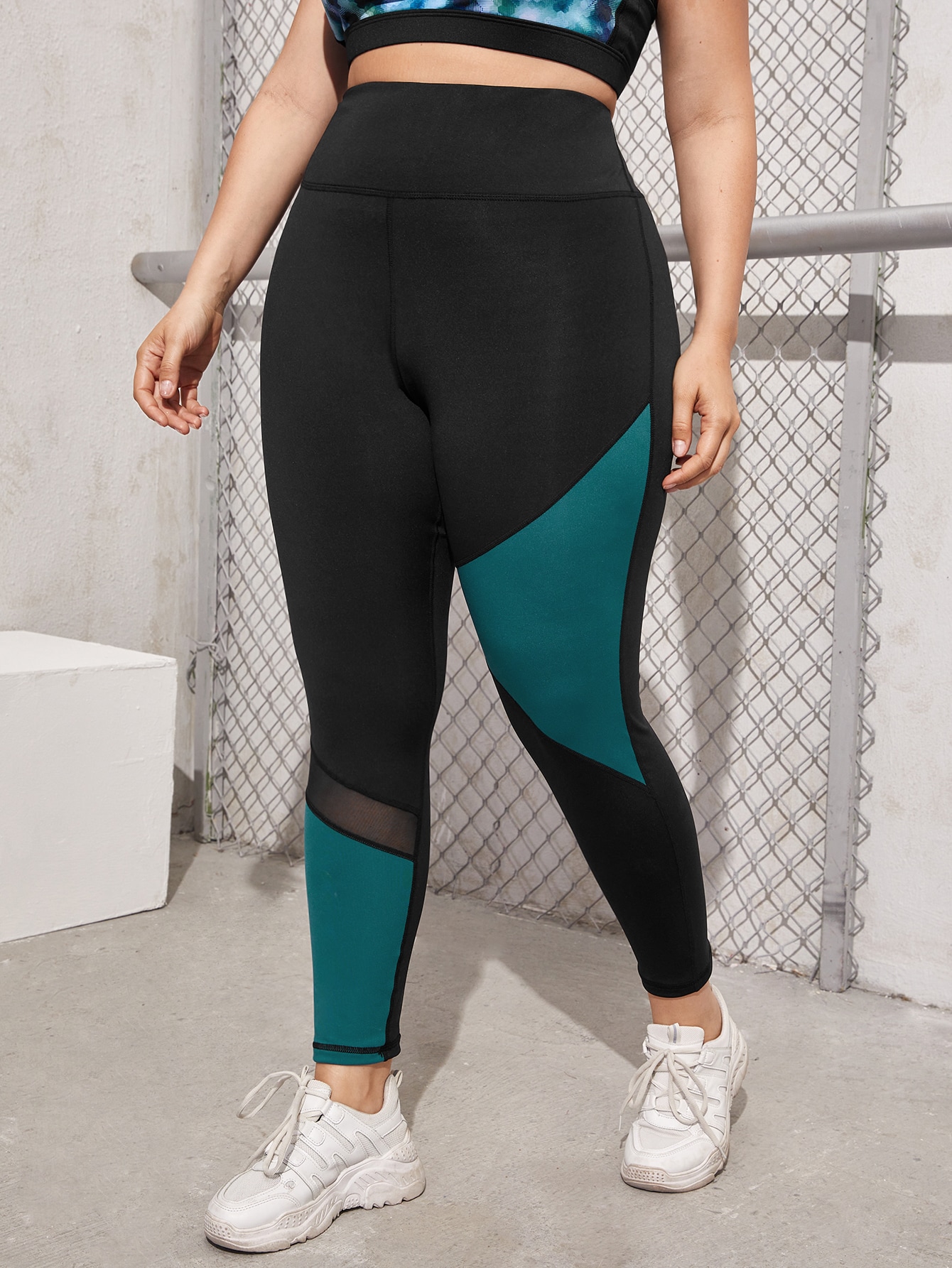 Plus Contrast Panel Mesh Insert Sports Leggings thumbnail