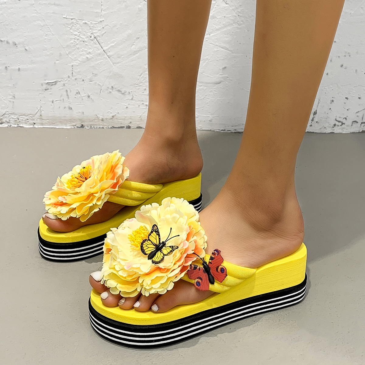 Вьетнамки с бабочкой и цветком