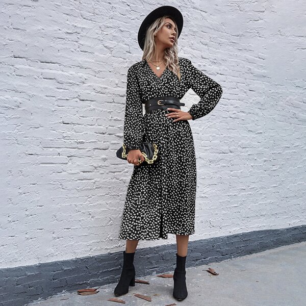 

Allover Print Surplice Neck Shirred A-line Dress Without Belted, Black