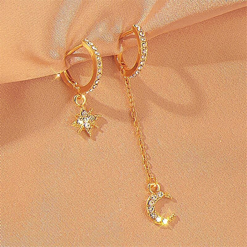 

Chain Linked Rhinestone Mismatched Earrings, Gold