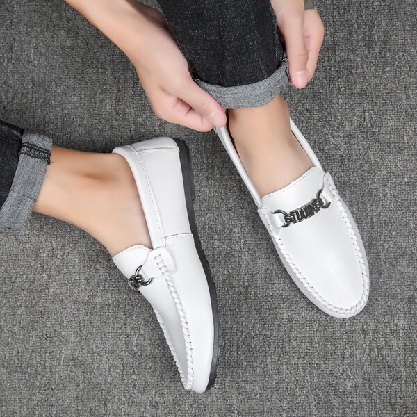 

Men Metal Decor Stitch Trim Loafers, White