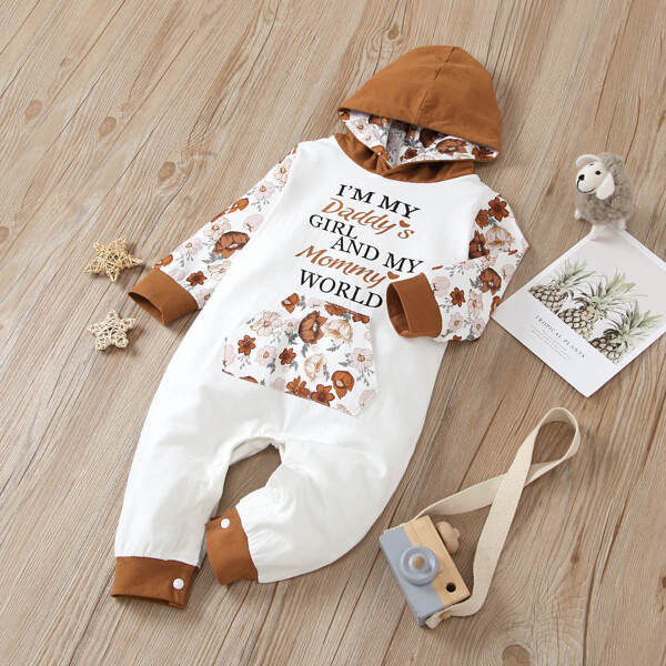 

Baby Girl Floral And Slogan Graphic Hooded Jumpsuit, White