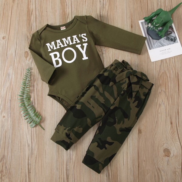 

Baby Boy Letter Graphic Bodysuit & Belted Camo Sweatpants, Army green