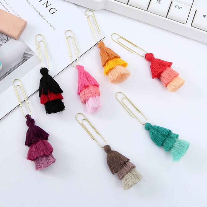 

2pcs Tassel Decor Random Paper Clip, Multicolor
