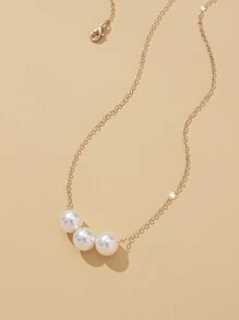 قلادة بديكور لؤلؤ صناعي