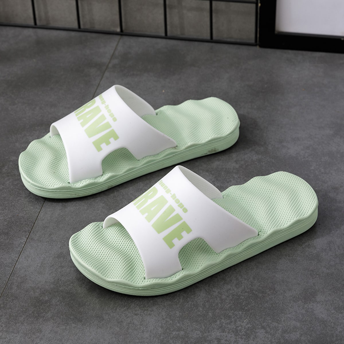 с разрезом буква Тапочки & Вьетнамки