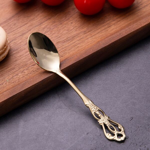 

1pc Hollow Embossed Spoon, Gold