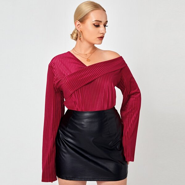 

Plus Solid Asymmetrical Neck Velvet Top, Rose red