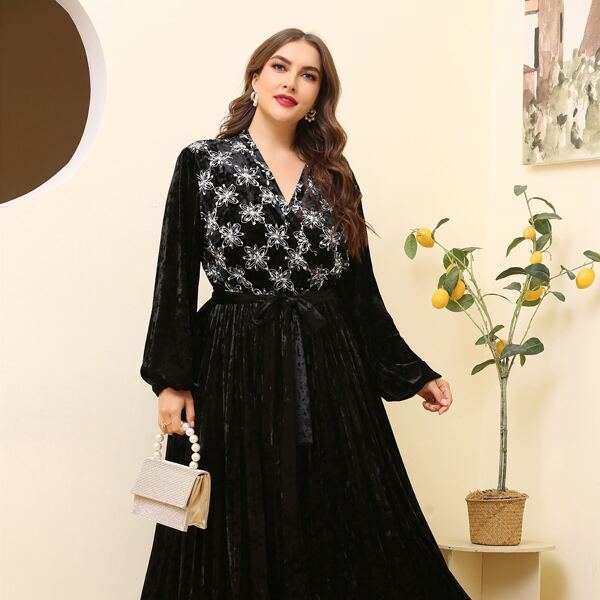 

Plus Velvet Embroidery Belted Pleated Dress, Black