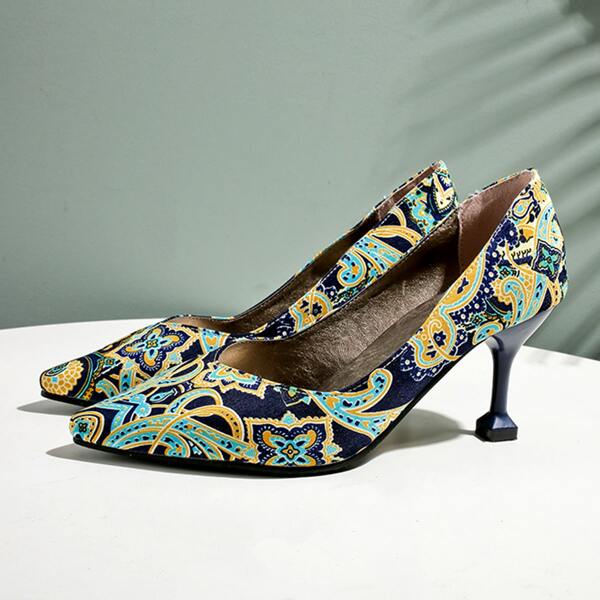 

Point Toe Floral Graphic Court Pumps, Multicolor