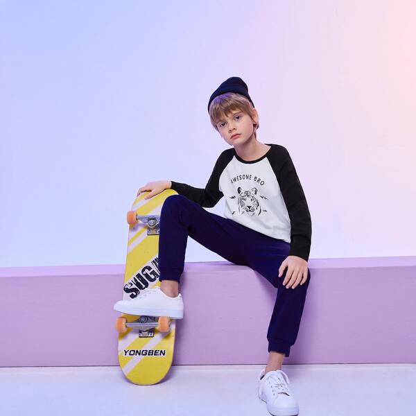 

Boys Letter & Tiger Print Tee, Black and white