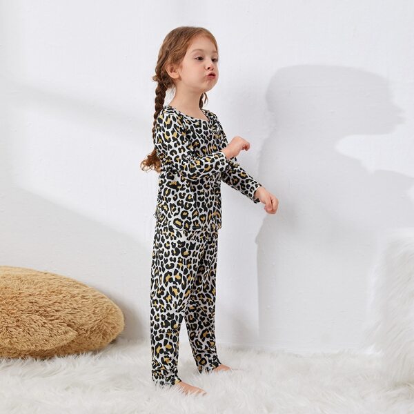 

Toddler Girls Leopard Print PJ Set, Multicolor