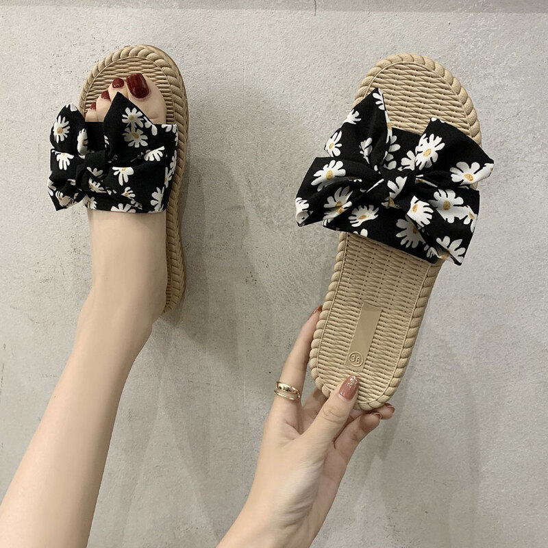 

Daisy Flower Bow Slippers, Black
