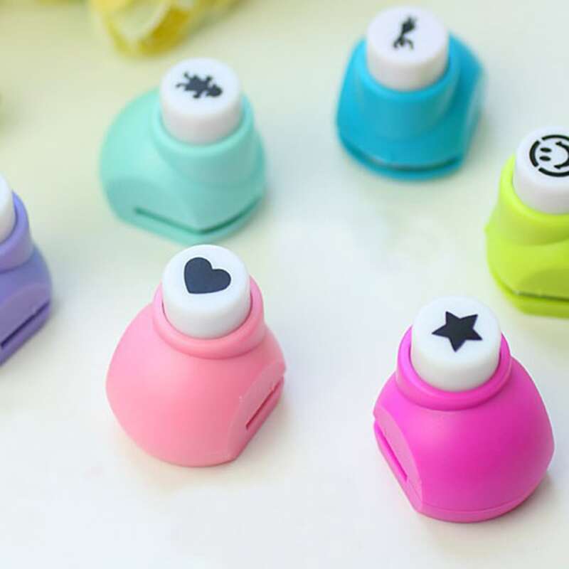 

1pc Random Mini DIY Assorted Paper Punching Machine, Multicolor