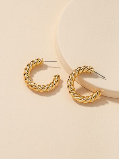 اقراط حلقي ملفوف مطوي