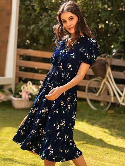 فستان بربطة عنق وبطباعة زهر