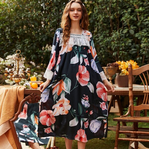 

Big Floral Print Lace Panel Nightdress, Multicolor