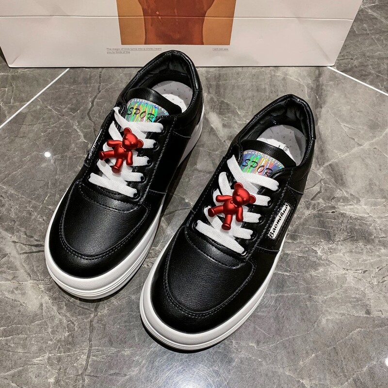 

Bear Decor Lace-up Skate Shoes, Black