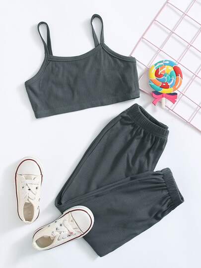 سروال رياضي مع لباس علوي كامي قصير بلون موحد للبنات الصغار