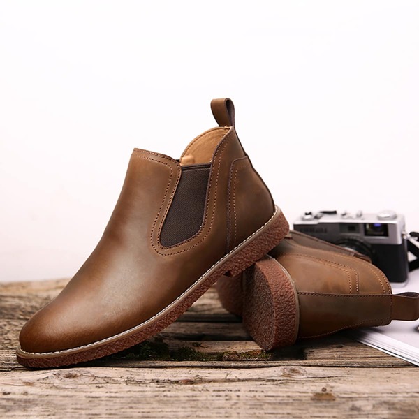 

Men Minimalist Chelsea Boots, Brown