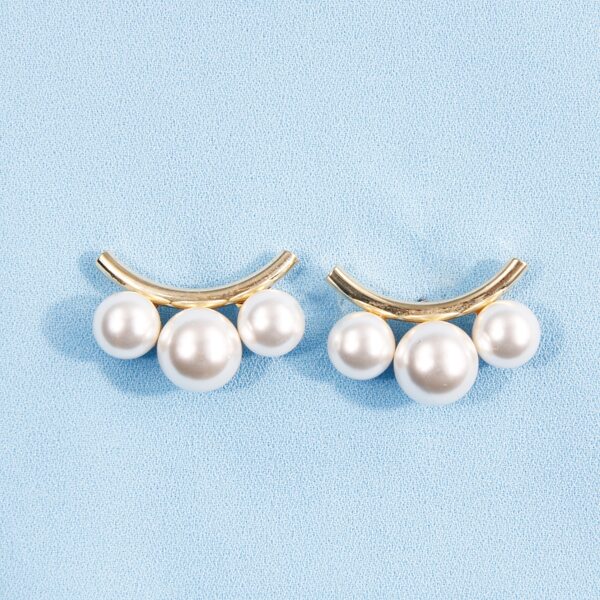 

Faux Pearl Decor Stud Earrings, White