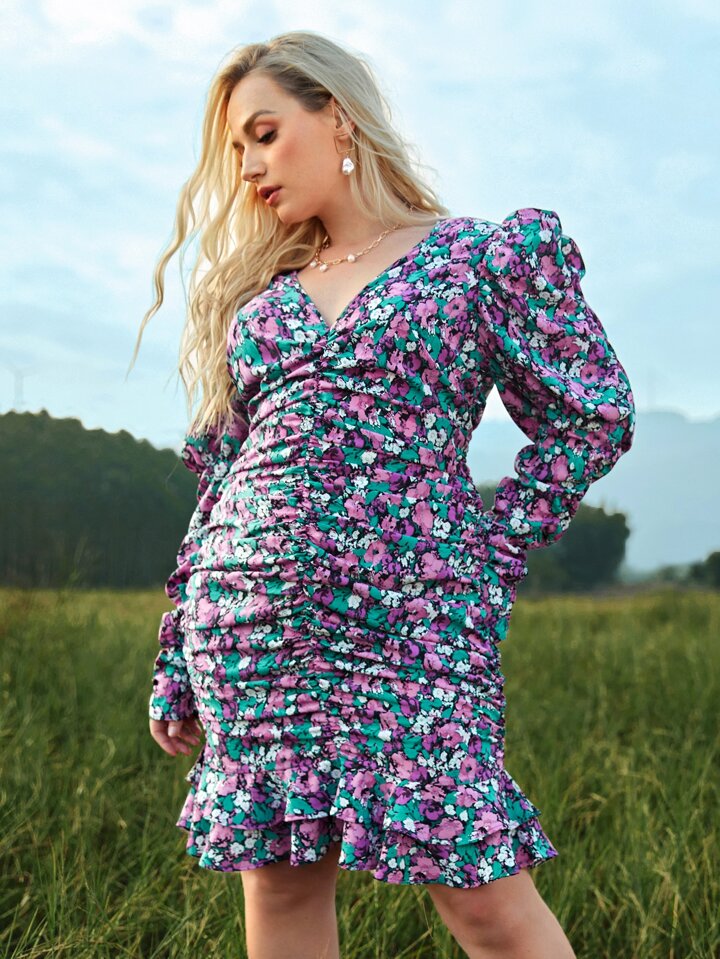 Our Plus Puff Sleeve Ruched Mermaid Hem Floral Dress is such a vibe - ROMWE