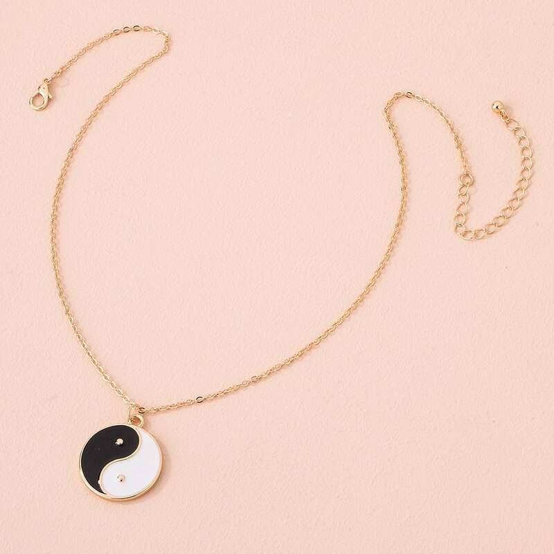 

Yin & Yang Decor Round Charm Necklace, Black and white