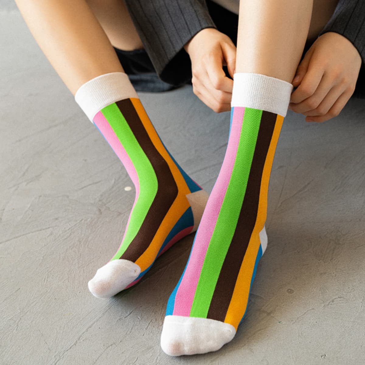 

1pair Colorful Stripe Crew Socks, Multicolor